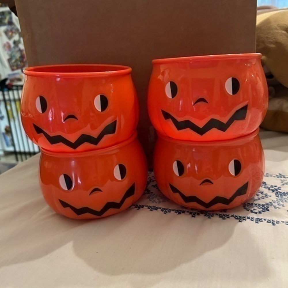 HYDE & EEK Halloween Pumpkin Snack Bowls. Set Of 4 NEW